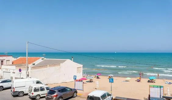 Property in Guardamar del Segura. Pueblo area, 3 bedrooms, 107 m² - photo 1