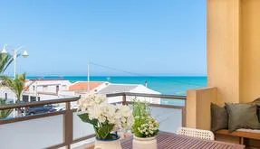 Property in Guardamar del Segura. Pueblo area, 3 bedrooms, 107 m² - photo 2