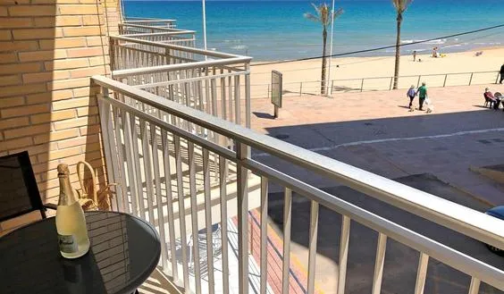 Bienes raíces en España, Guardamar del Segura. Zona de la Playa, 2 dormitorios, 75 m² - photo 1