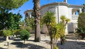 Torrevieja real estate, Villa for sale. La Siesta area, 5 bedrooms, 220 m² - photo 3