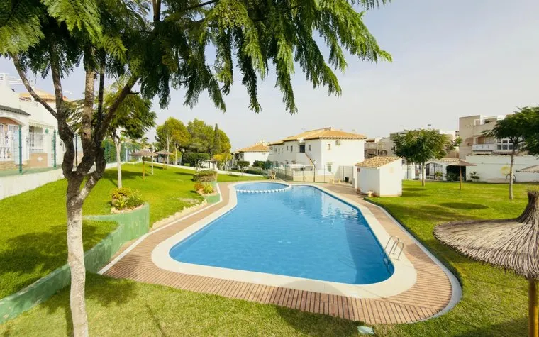 Torrevieja, España. Comprar un Bungalow. Zona de la  Los Balcones, 1 dormitorio, 37 m²