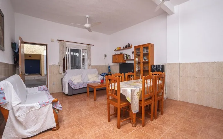 Comprar una propiedad en España. Zona de la  Torre de la Horadada, 2 dormitorios, 91 m²