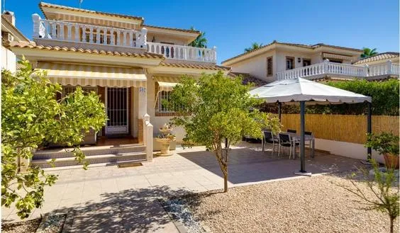 Bungalow in Orihuela Costa, Spain. Playa Flamenca area, 3 bedrooms, 105 m² - photo 1