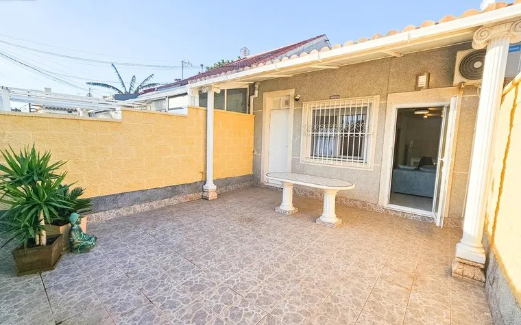 Buy property in Torrevieja, Spain. El limonar area, 2 bedrooms, 54 m²