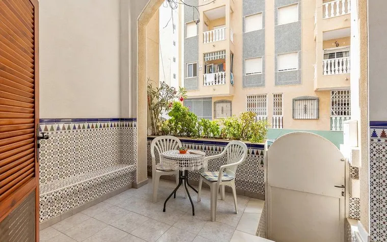 Buy an Apartment in Torrevieja, Spain. Centro area, 2 bedrooms, 93 m²