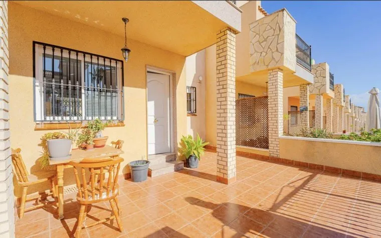 Buy an Bungalow in Spain, Orihuela Costa. Los Altos area, 2 bedrooms, 89 m²