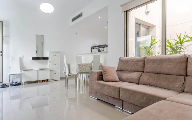 Comprar un bungalow en Torrevieja, España. Zona de la Punta Prima, 3 dormitorios, 107 m²