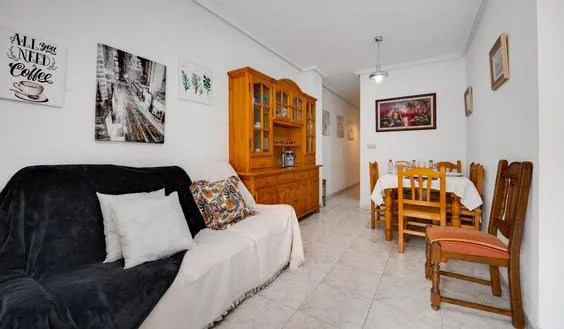 Bienes raíces Torrevieja, piso en venta. Zona de la Estacion de autobuses, 2 dormitorios, 66 m² - photo 1