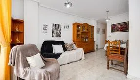 Bienes raíces Torrevieja, piso en venta. Zona de la Estacion de autobuses, 2 dormitorios, 66 m² - photo 2