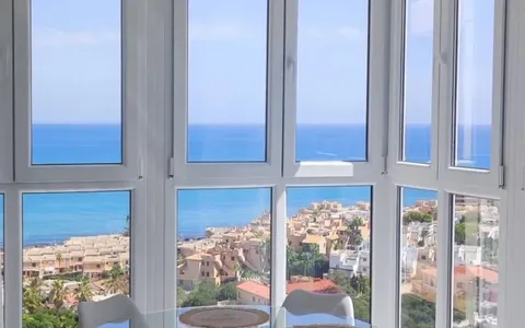 Comprar un Piso en Torrevieja, España. Zona de la  Cabo Cervera, 2 dormitorios, 60 m²