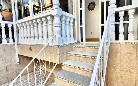 Buy an bungalow in Orihuela Costa, Spain. Punta Prima area, 3 bedrooms, 92 m²