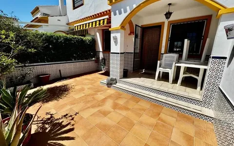 Buy real estate in Spain. Torre de la Horadada area, 4 bedrooms, 90 m²