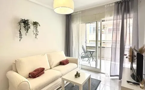 Buy real estate in Torrevieja, Spain. Centro area, 2 bedrooms, 84 m²