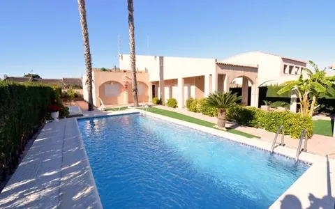 Torrevieja, Spain. Real Estate. Los Balcones area, 5 bedrooms, 275 m²