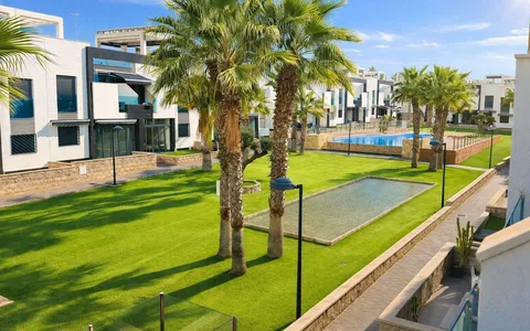 Comprar un ático en Torrevieja, España. Zona de la Punta Prima, 2 dormitorios, 70 m², 2 dormitorios, 70 m² — €279900