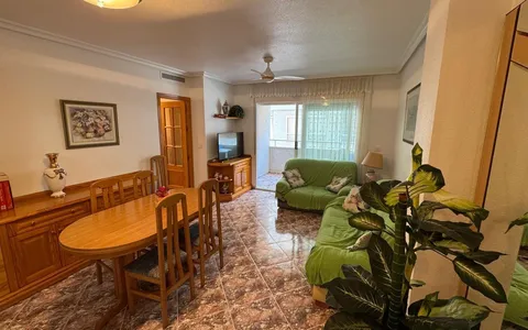 Comprar un piso en Torrevieja, España. Zona de la Centro, 3 dormitorios, 98 m², 3 dormitorios, 98 m² — €199900