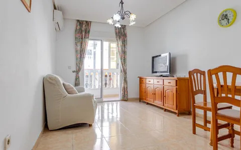 Venta de piso en Torrevieja, España. Zona de la Centro, 1 dormitorio, 48 m², 1 dormitorios, 48 m² — €104990