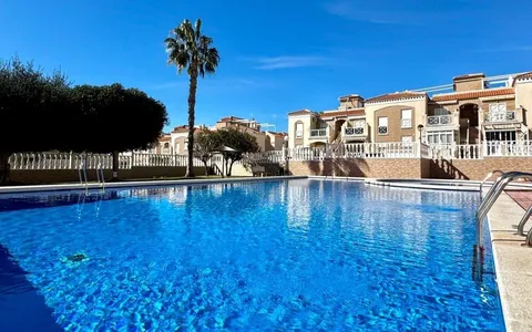 Bienes raíces Torrevieja, bungalow en venta. Zona de la Torreblanca, 2 dormitorios, 62 m², 2 dormitorios, 62 m² — €175000
