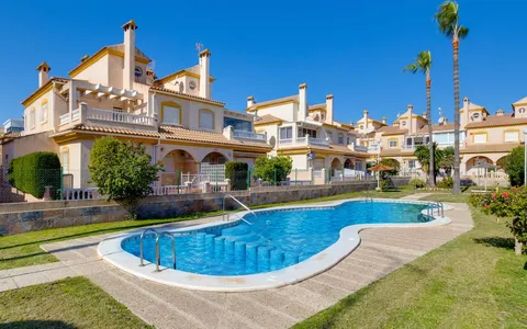 Ático en Orihuela Costa, España. Zona de la Playa Flamenca, 3 dormitorios, 85 m²