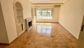 Venta de piso en Torrevieja. Zona de la Centro, 5 dormitorios, 243 m² - photo 2