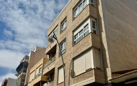 Apartment for sale in Torrevieja, Costa Blanca. Centro area, 5 bedrooms, 243 m², 5 bedrooms, 243 m² — €255000