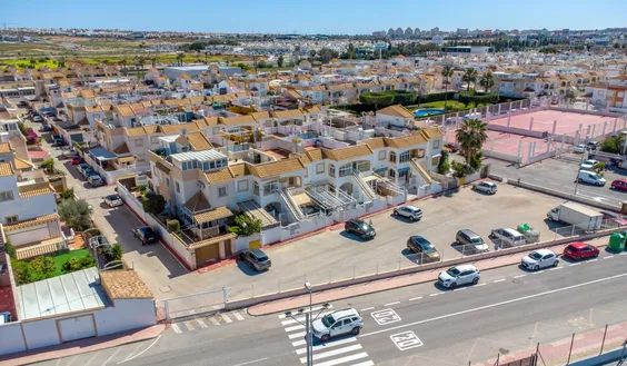 Bienes raíces en España, Torrevieja. Zona de la El limonar, 2 dormitorios, 54 m2 - photo 1