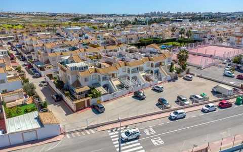 Bienes raíces en España, Torrevieja. Zona de la El limonar, 2 dormitorios, 54 m2, 2 dormitorios, 54 m² — €125000