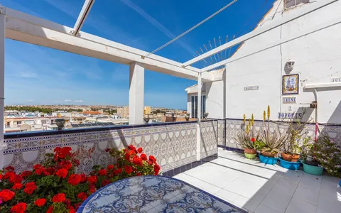Penthouse in Torrevieja, Spain. Playa del Cura area, 3 bedrooms, 50 m2, 3 bedrooms, 50 m² — €181000