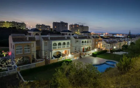 Buy an Apartment in Spain. La Mata area, 4 bedrooms, 117 m2, 4 bedrooms, 117 m² — €275000