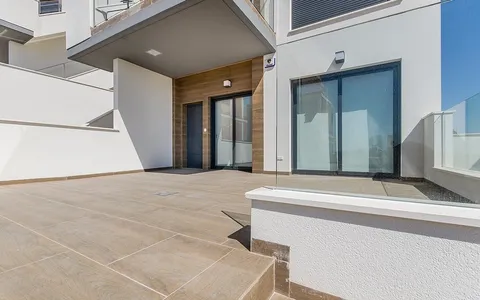 Spain Bungalow buy. Urbanizaciones area, 3 bedrooms, 92 m2, 3 bedrooms, 92 m² — €415000