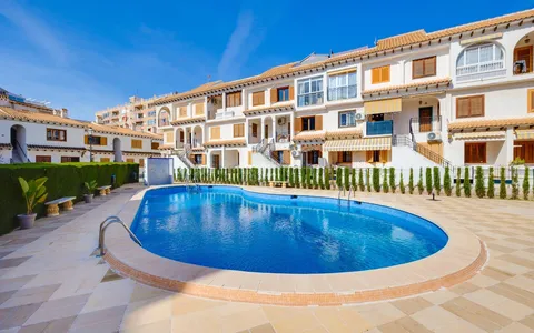 Buy an Bungalow in Spain, Torrevieja. Playa de los Locos area, 3 bedrooms, 90 m2, 3 bedrooms, 90 m² — €205000