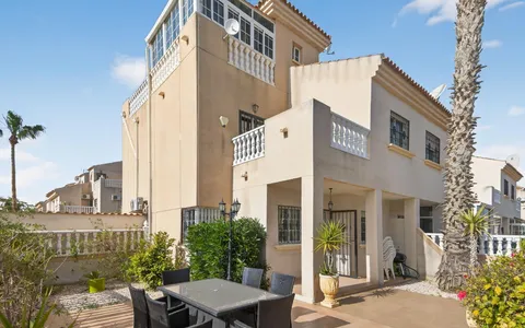 Buy an Town house in Torrevieja, Spain. El limonar area, 2 bedrooms, 86 m2, 2 bedrooms, 86 m² — €183000