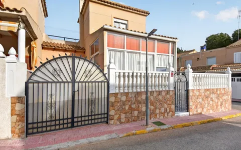 Buy property in Torrevieja, Spain. Los altos area, 3 bedrooms, 67 m2, 3 bedrooms, 67 m² — €215000
