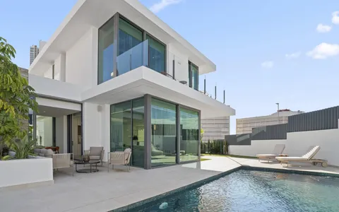 Buy an Villa in Spain, Benidorm. Rincón de Loix area, 4 bedrooms, 366 m2, 4 bedrooms, 366 m² — €2000000