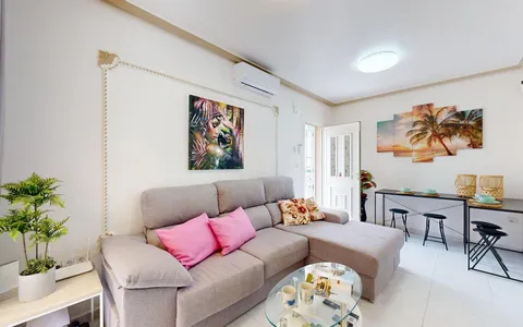 Buy an Town house in Spain. 03193 area, 3 bedrooms, 94 m2, 3 bedrooms, 94 m² — €184900