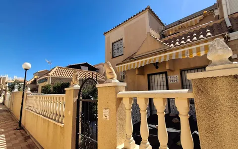 Torrevieja, Spain. Buy an Town house . Carrefour area, 3 bedrooms, 75 m2, 3 bedrooms, 75 m² — €175000