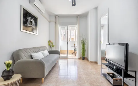 Buy an Apartment in Torrevieja, Spain. Centro area, 1 bedroom, 50 m2, 1 bedrooms, 50 m² — €124000