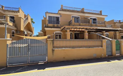 Town house in Torrevieja, Spain. Aguas Nuevas area, 3 bedrooms, 120 m2, 3 bedrooms, 120 m² — €279000