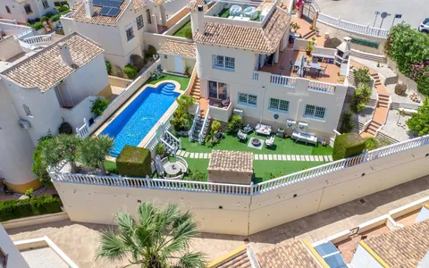 Orihuela Costa real estate, Villa for sale. Lomas de Cabo Roig-Los Dolses area, 4 bedrooms, 184 m2, 4 bedrooms, 184 m² — €795000