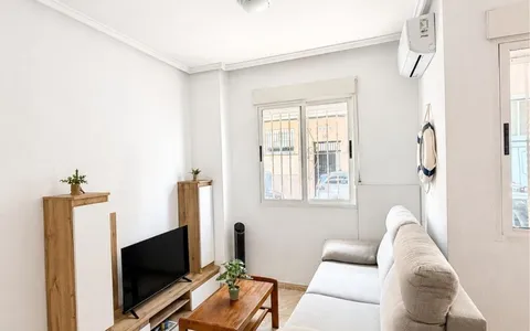 Buy real estate in Torrevieja, Spain. Playa de los Locos area, 1 bedroom, 39 m2, 1 bedrooms, 39 m² — €99000