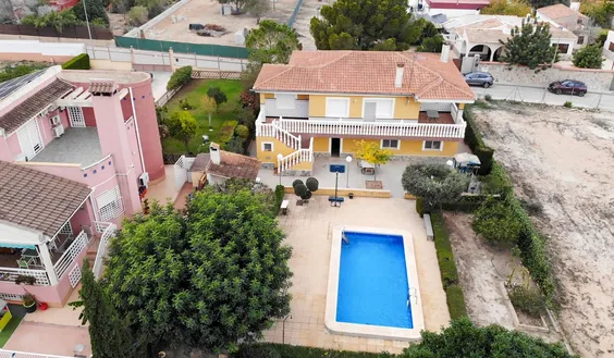 Real estate in Spain buy. Orihuela Ciudad area, 3 bedrooms, 270 m2 - photo 1