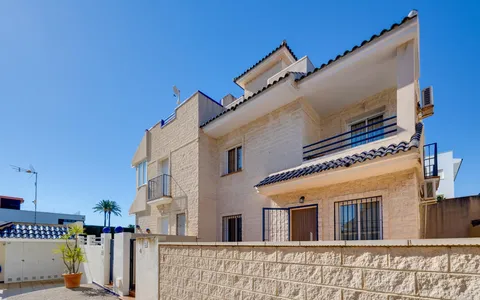 Таунхаус в Торревьеха, Испания. Район La veleta, 3 спальни, 105 м2, 3 спален, 105 m² — €215000
