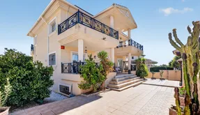 Orihuela Costa, Spain. Buy an Villa . La Zenia area, 7 bedrooms, 329 m2 - photo 6
