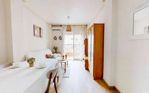 Buy an Apartment in Torrevieja, Spain. Centro area, 3 bedrooms, 73 m2, 3 bedrooms, 73 m² — €185000