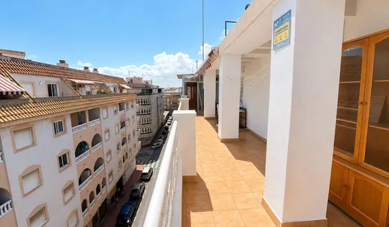 Bienes raíces Torrevieja, Ático en venta. Zona de la Estacion de autobuses, 3 dormitorios, 85 m2 - photo 1
