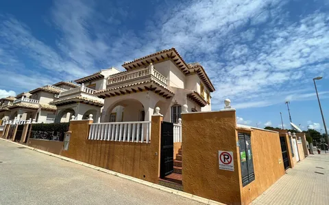 Orihuela Costa, Spain. Buy an Town house . Montezenia area, 4 bedrooms, 120 m2, 4 bedrooms, 120 m² — €245000