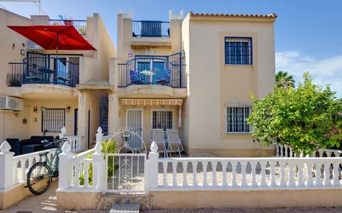 Bienes raíces en España, Torrevieja. Zona de la  El chaparral, 2 dormitorios, 49 m2, 2 dormitorios, 49 m² — €135000