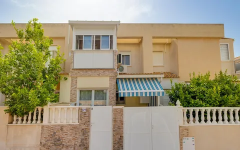 Real estate Torrevieja, Town house for sale. Aguas Nuevas area, 2 bedrooms, 61 m2, 2 bedrooms, 61 m² — €185000