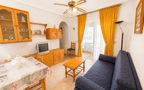 Bienes raíces en España, Torrevieja. Zona de la  Estacion de autobuses, 1 dormitorio, 48 m2, 1 dormitorios, 48 m² — €103000