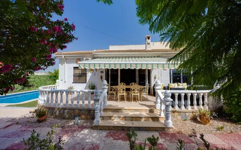 Bienes raíces en España, Torrevieja. Zona de la  La Siesta - El Salado - Torreta, 4 dormitorios, 212 m2, 4 dormitorios, 212 m² — €499900